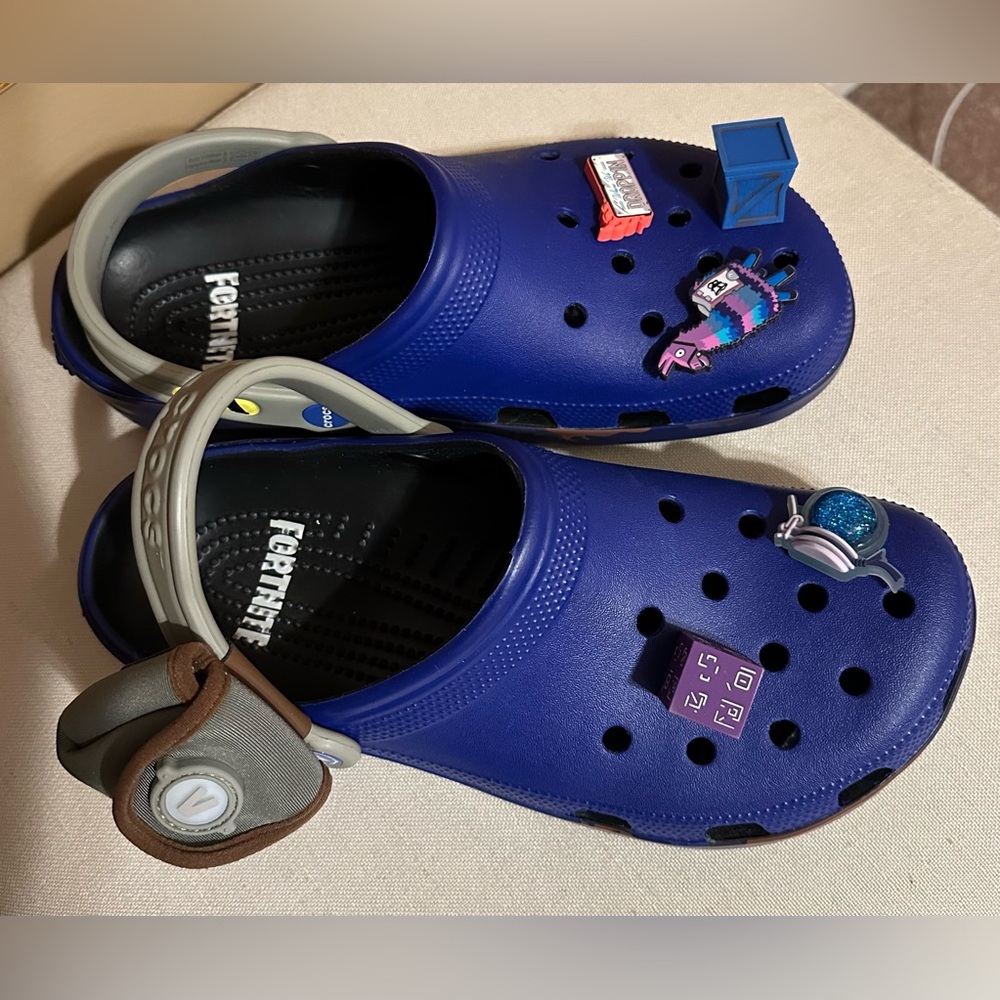 CROCS